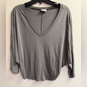 Alloy Women's V-Neck Long Sleeve Top - Gray